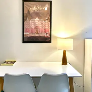Charming Bright Sunny Near Canal St Martin , Paris France